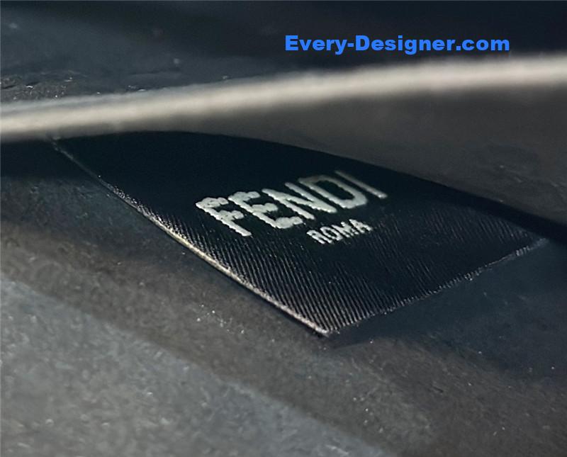 F**di women’s pink c’mon small bag