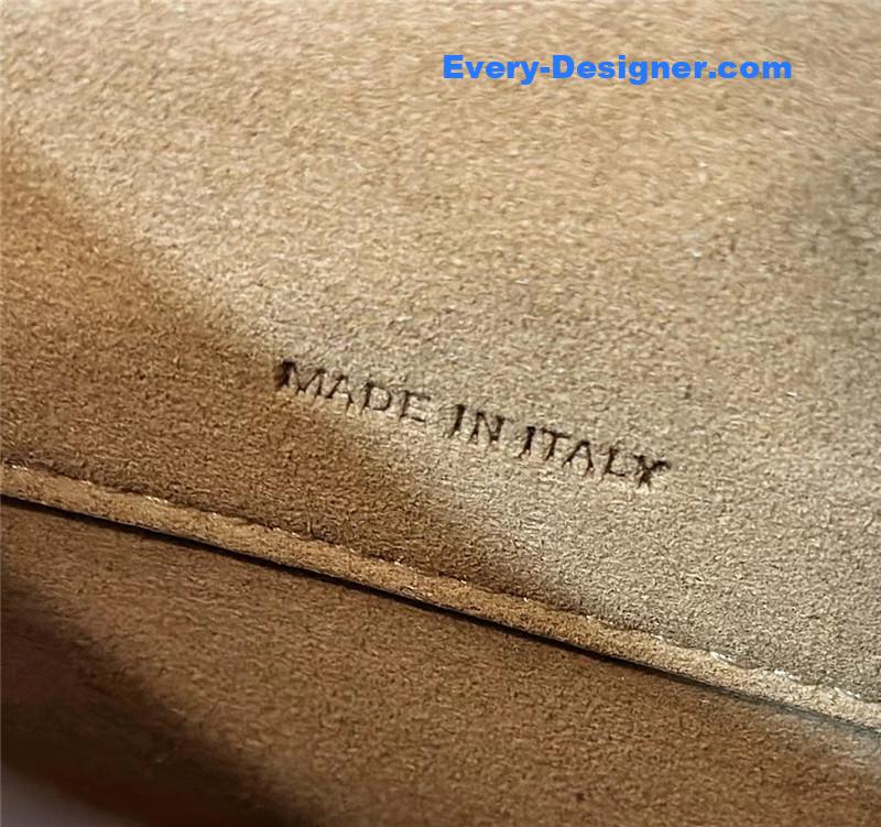 F**di women’s pink c’mon small bag