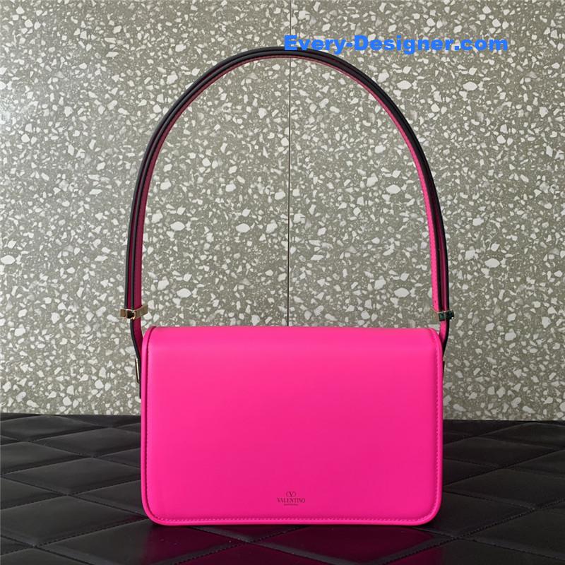 Va1e*ntin0 garavani letter leather shoulder bag