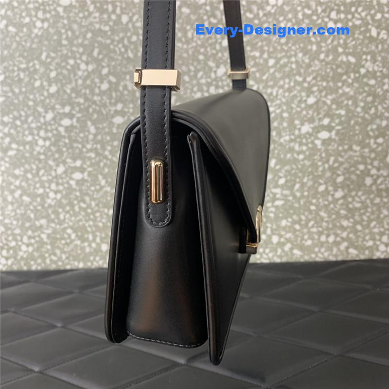 Va1e*ntin0 garavani letter leather shoulder bag