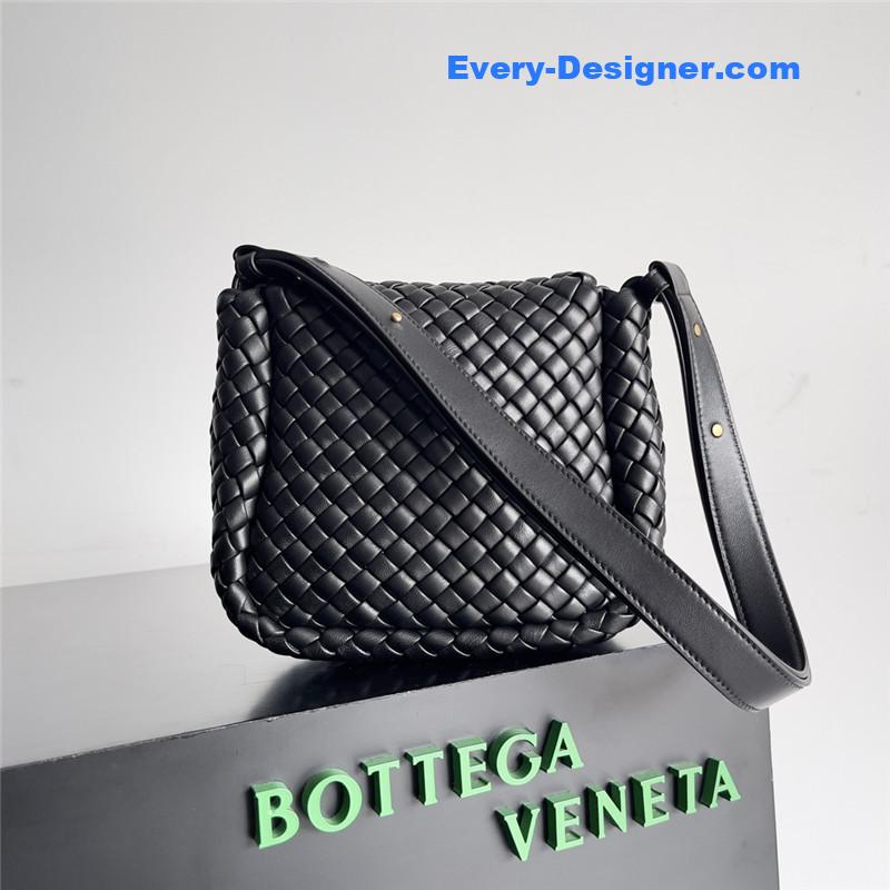 b0tt*ga Ven*ta mini cobble shoulder bag