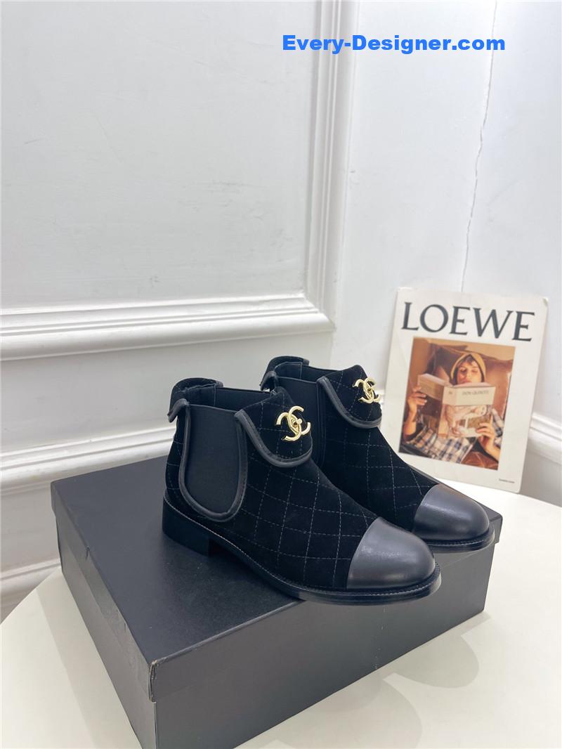 CC logo rhombus short boots