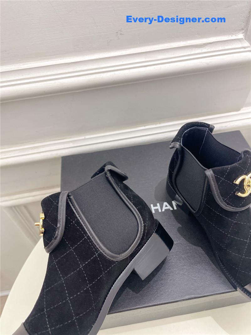 CC logo rhombus short boots