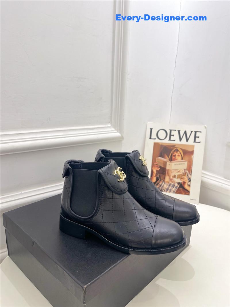 CC logo rhombus short boots