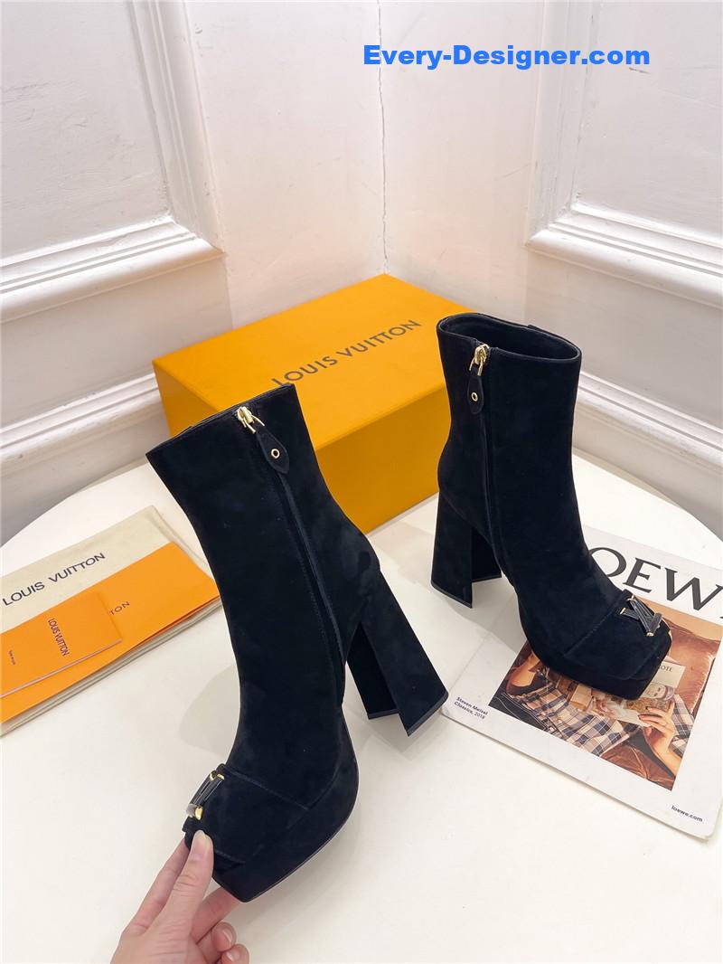 l0vis Vvtt0n lv v-shaped square heel platform boots