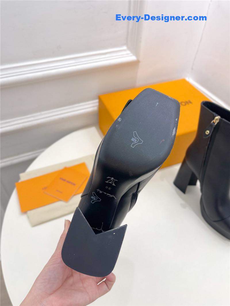 l0vis Vvtt0n lv v-shaped square heel platform boots