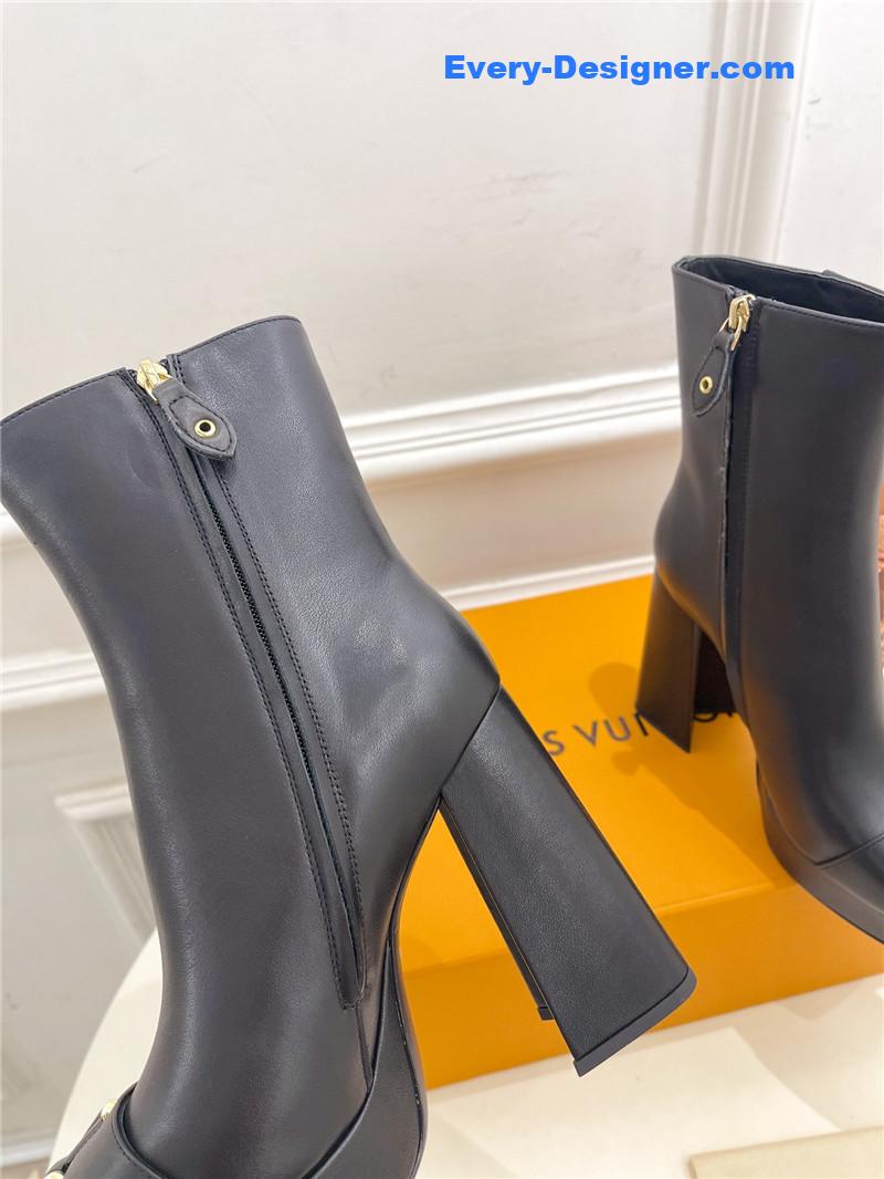 l0vis Vvtt0n lv v-shaped square heel platform boots