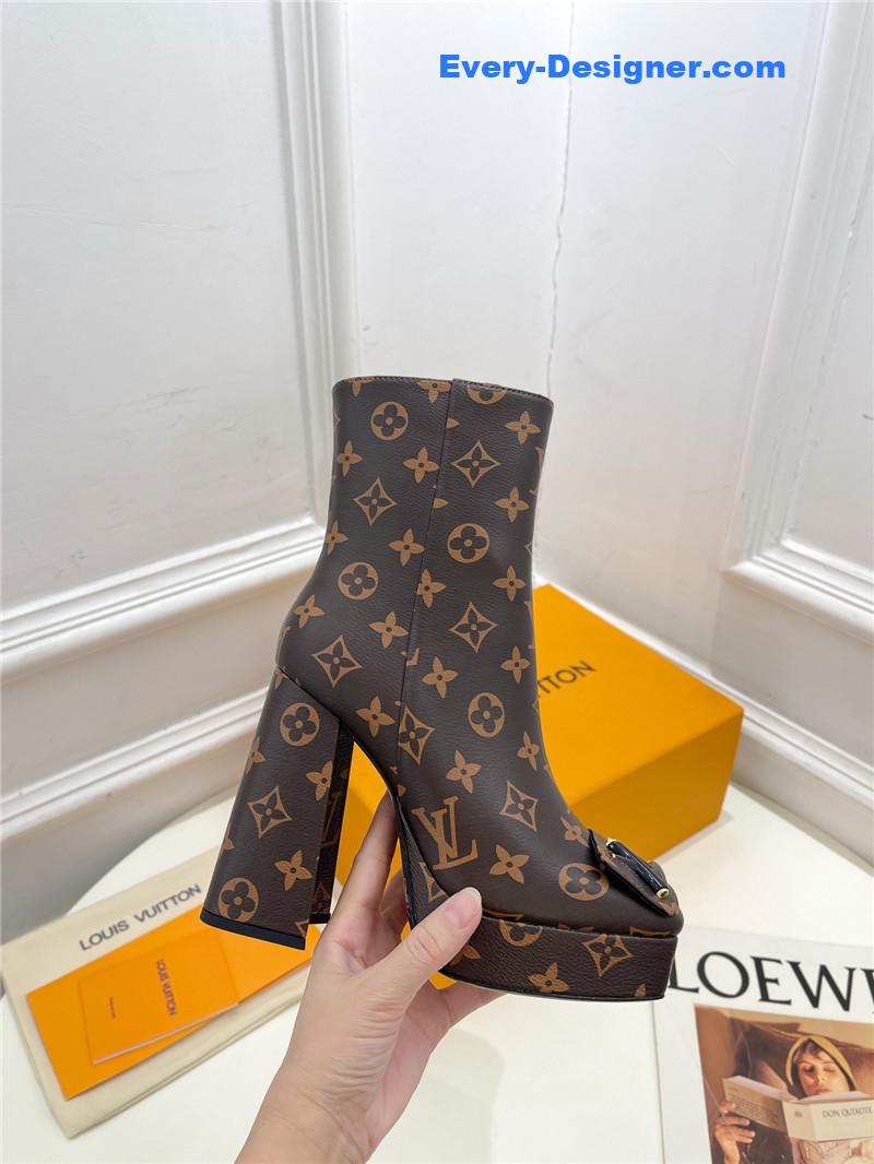 l0vis Vvtt0n lv v-shaped square heel platform boots