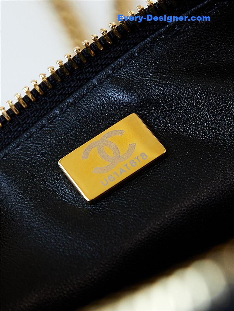 Ch**el pearl chain waist bag