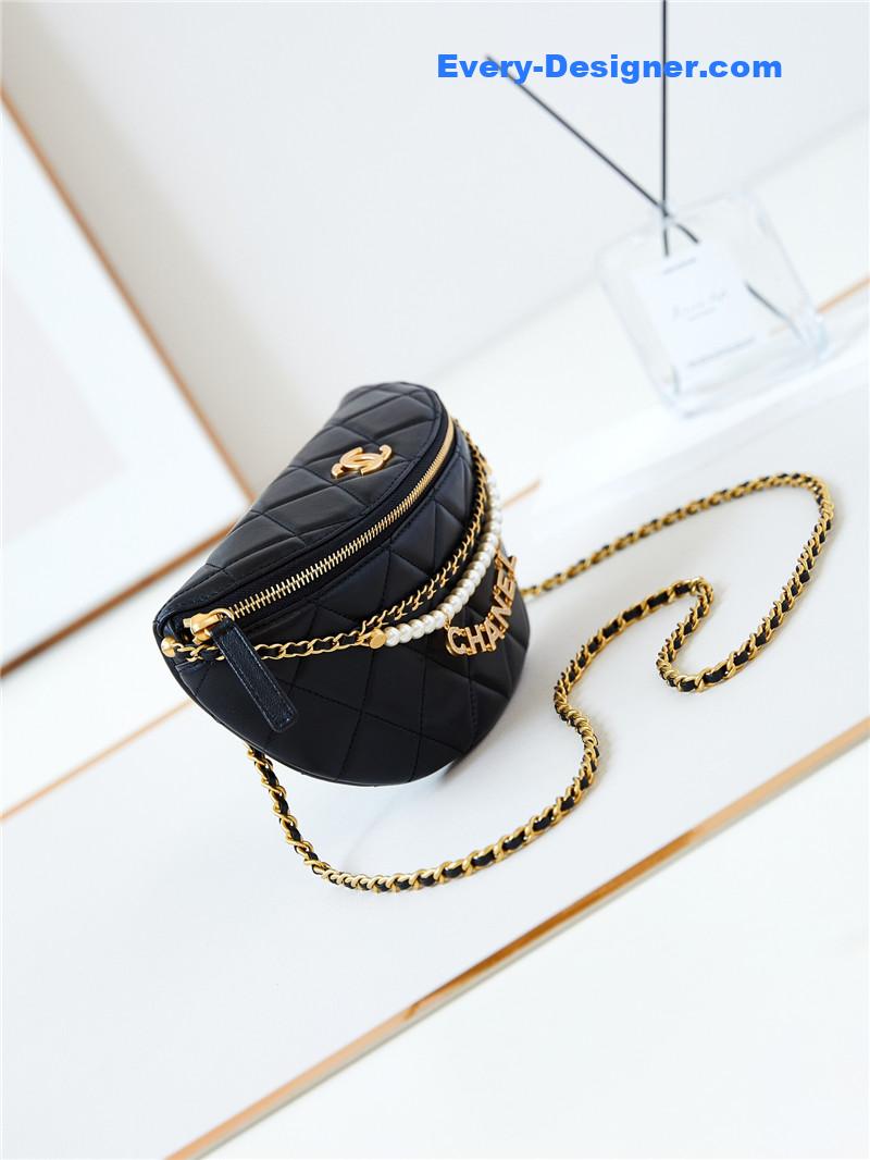 Ch**el pearl chain waist bag