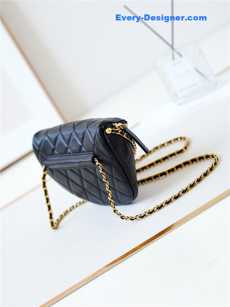 Ch**el pearl chain waist bag