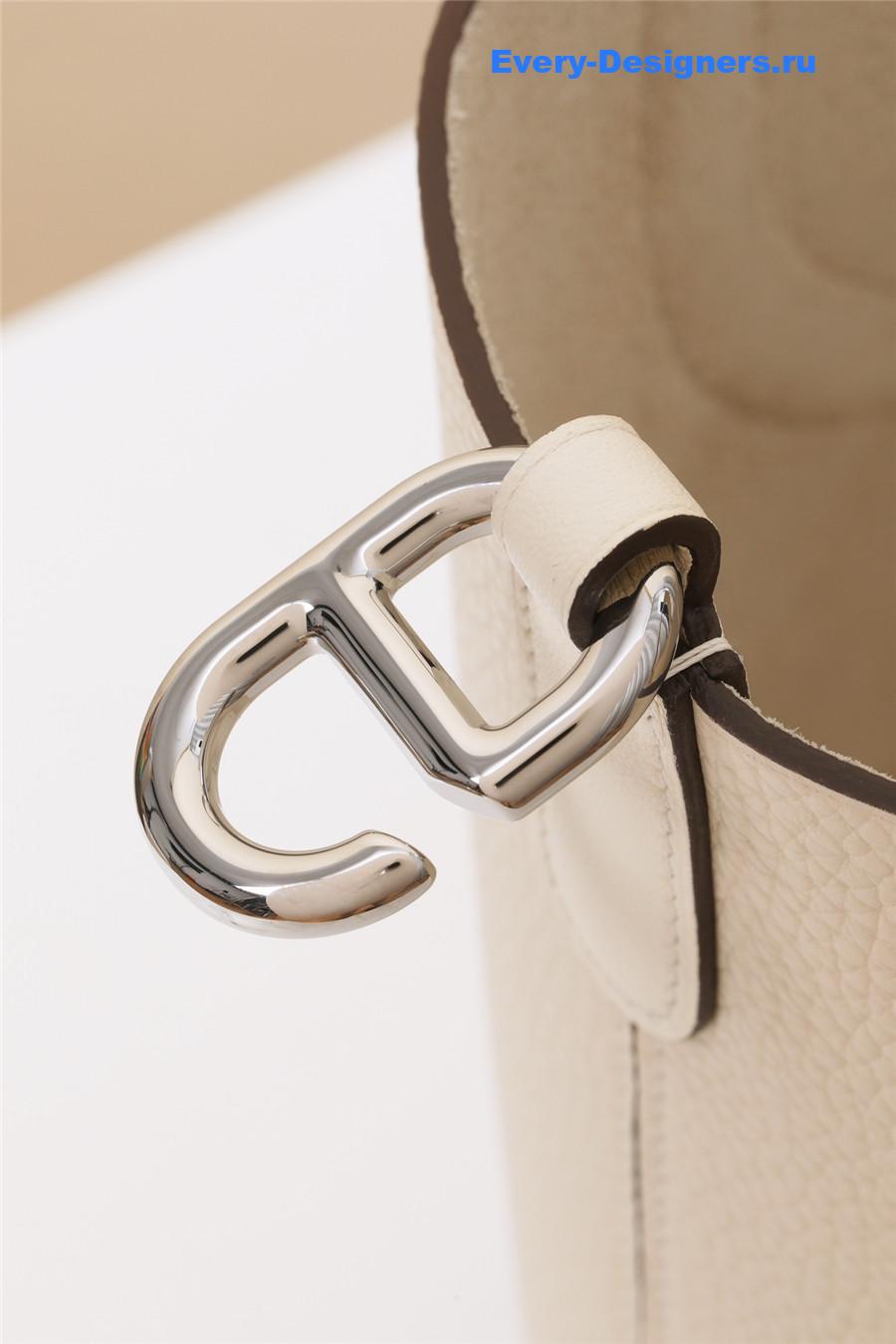 H**me5 in the loop 18 bag beige