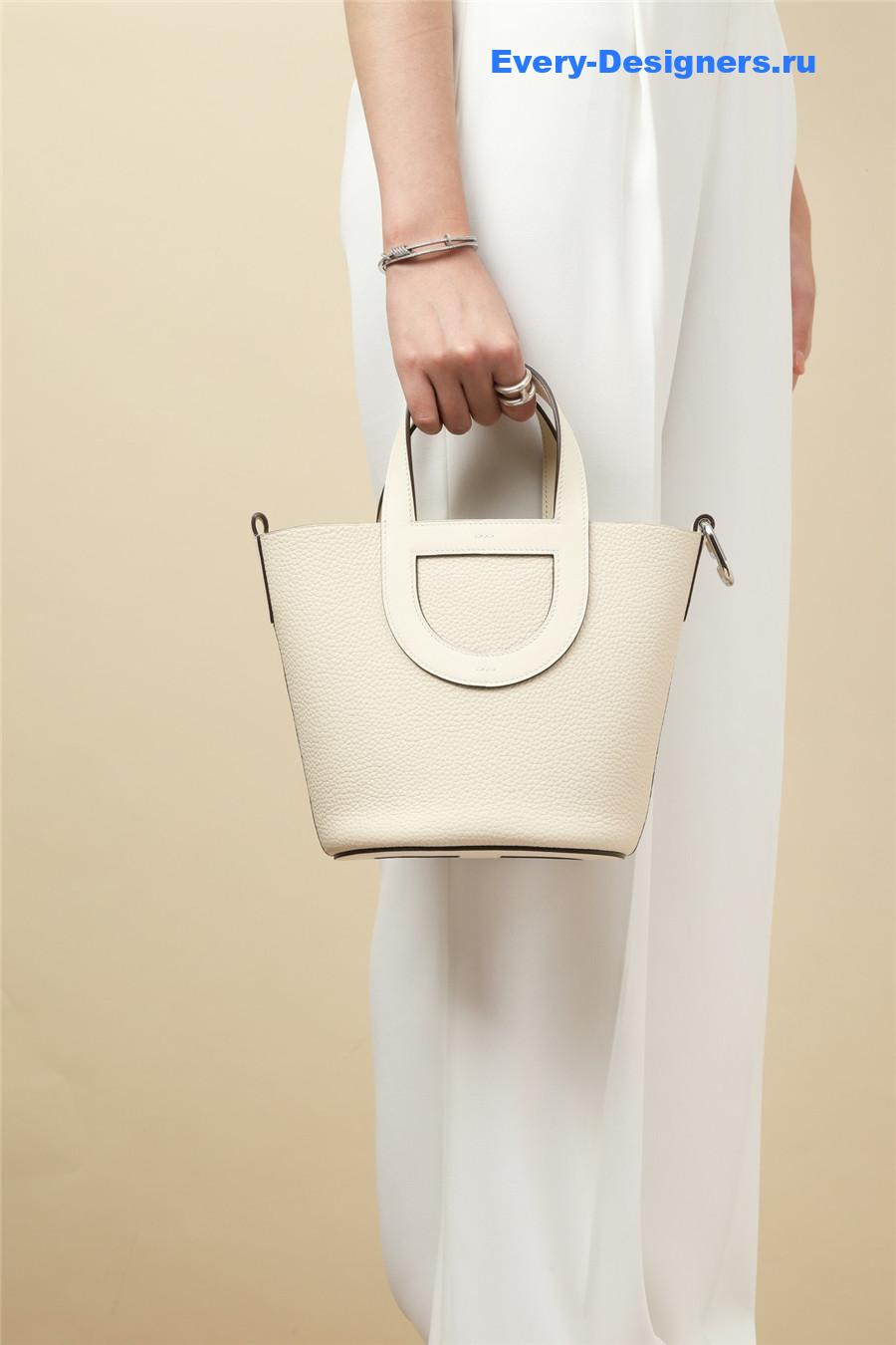 H**me5 in the loop 18 bag beige