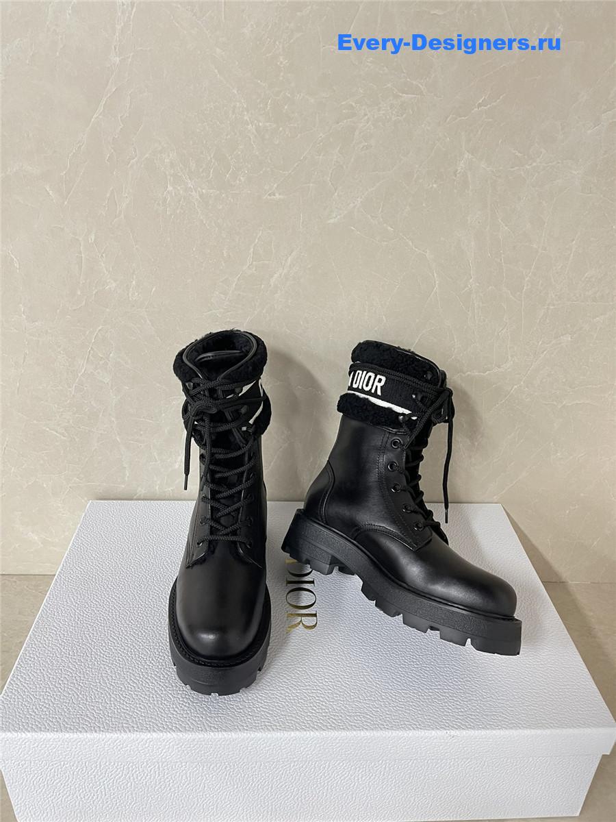 D10r black lace-up lambswool martin boots