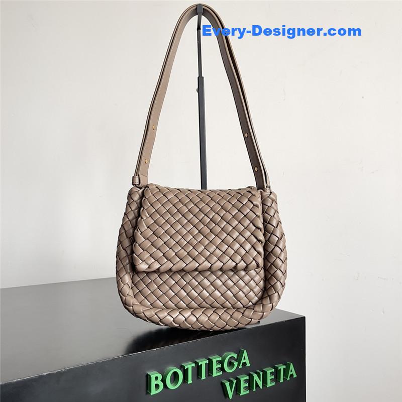 b0tt*ga Ven*ta mini cobble shoulder bag