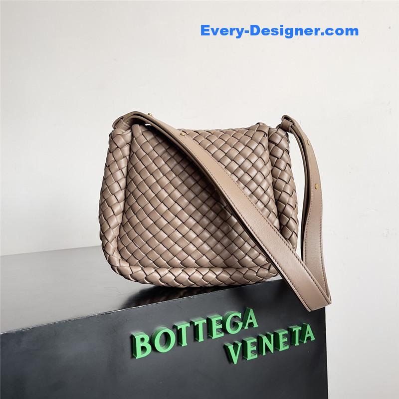 b0tt*ga Ven*ta mini cobble shoulder bag