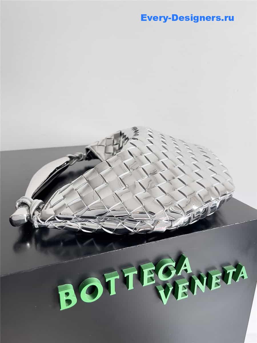 b0tt*ga Ven*ta silver medium sardine bag