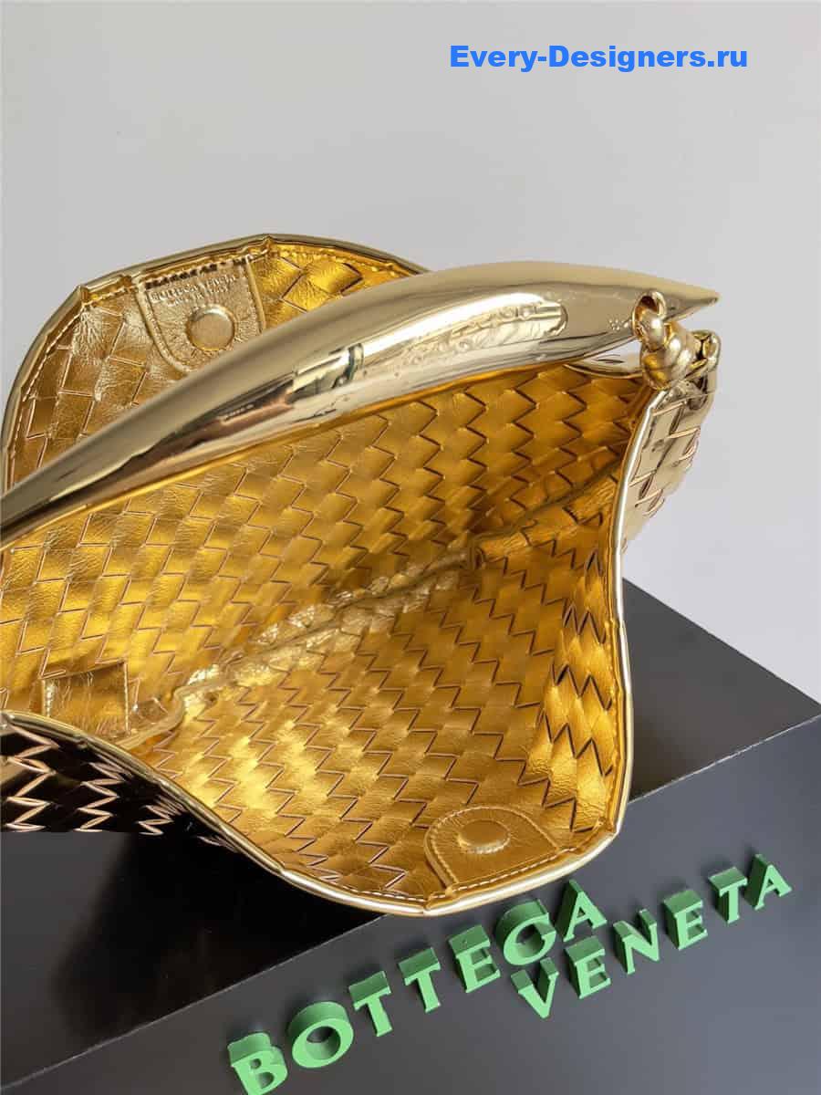 b0tt*ga Ven*ta gold medium sardine bag