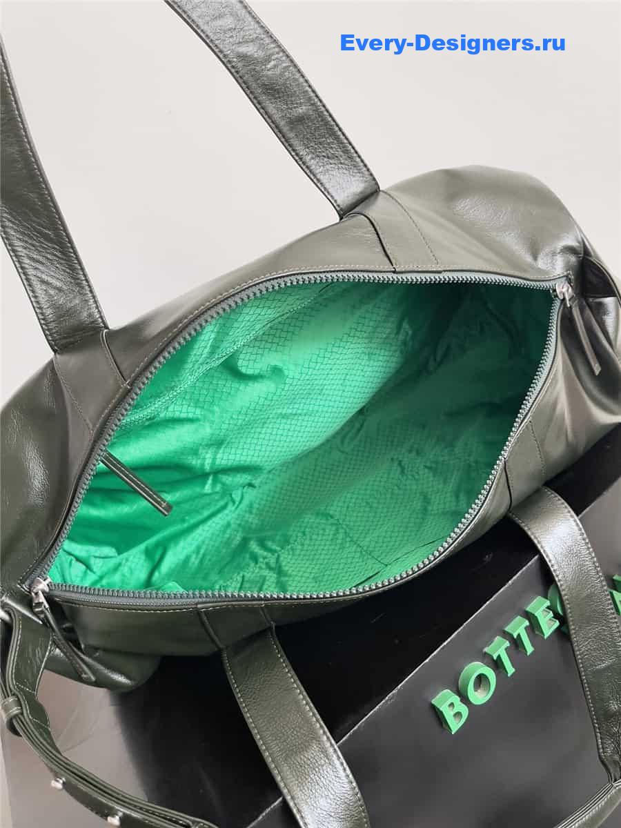 b0tt*ga Ven*ta leather travel bag