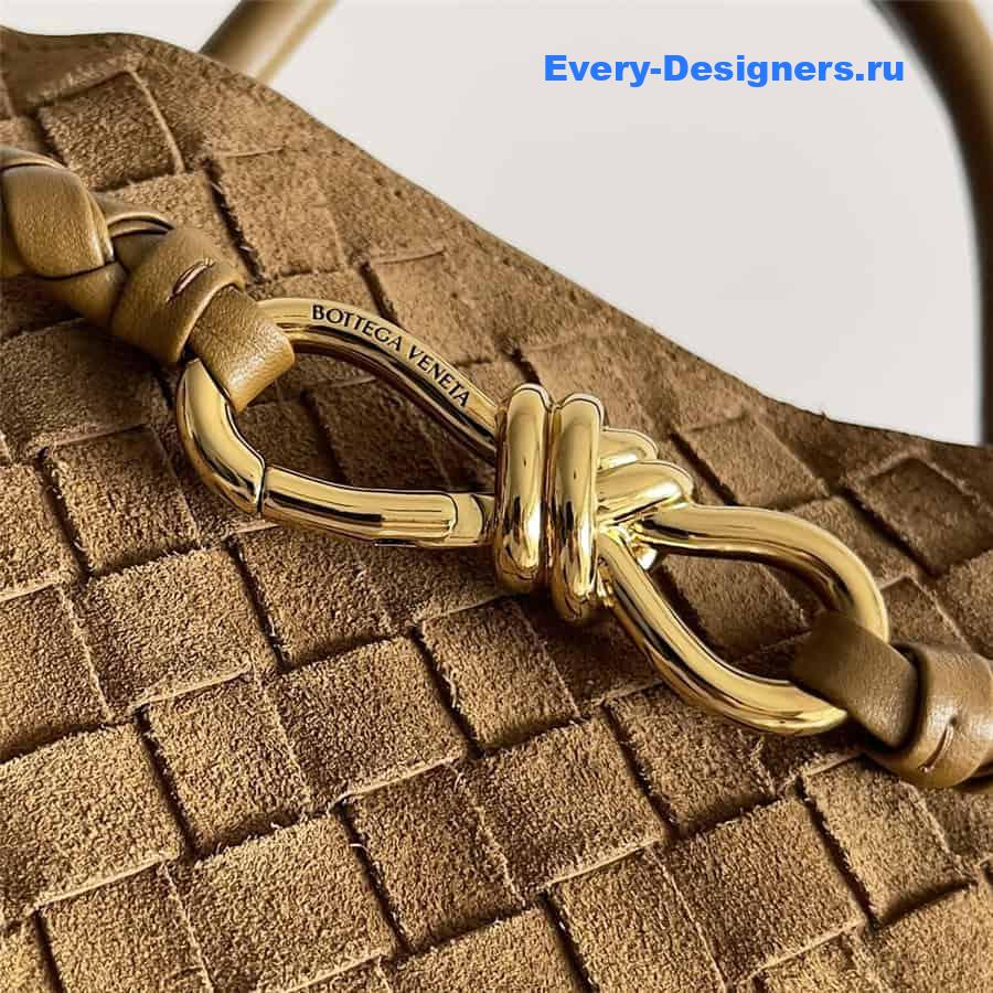 b0tt*ga Ven*ta andiamo medium suede bag