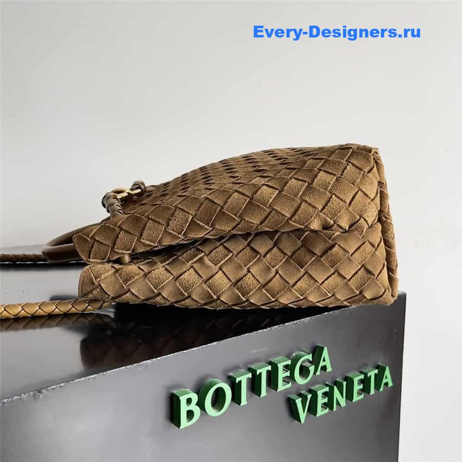b0tt*ga Ven*ta andiamo medium suede bag