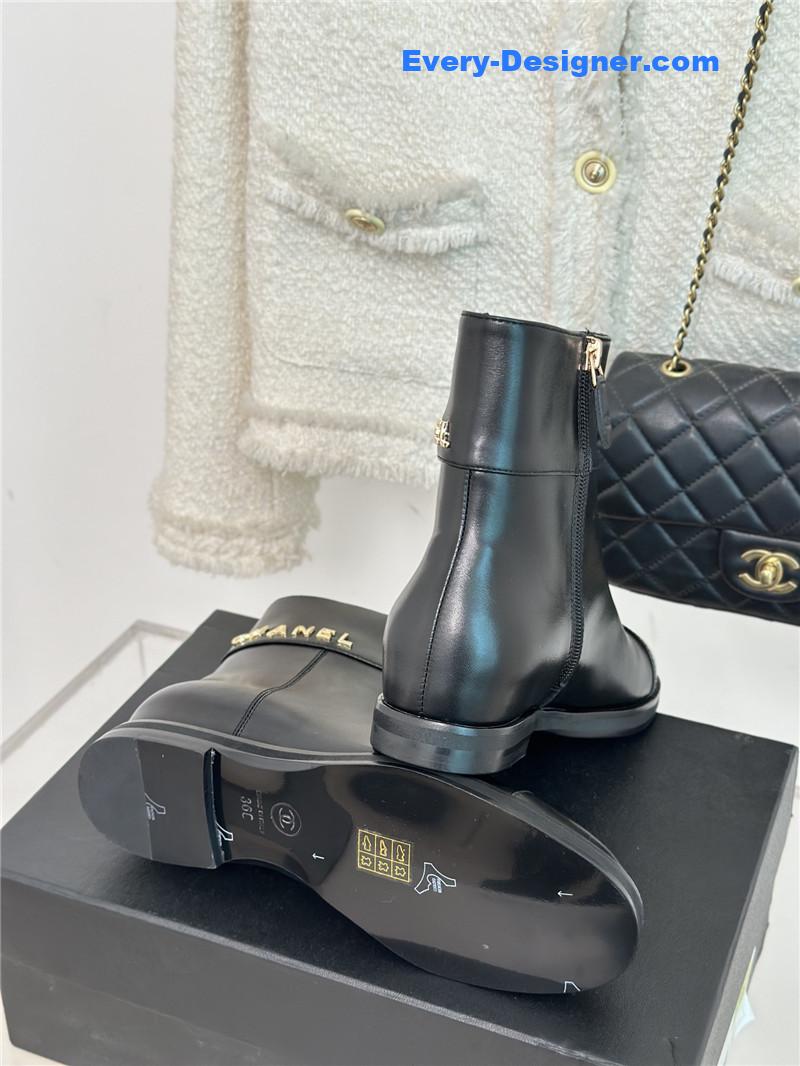 CC logo CC buckle thick heel short boots