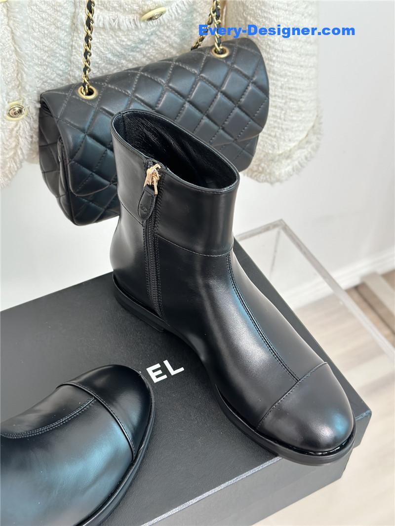 CC logo CC buckle thick heel short boots