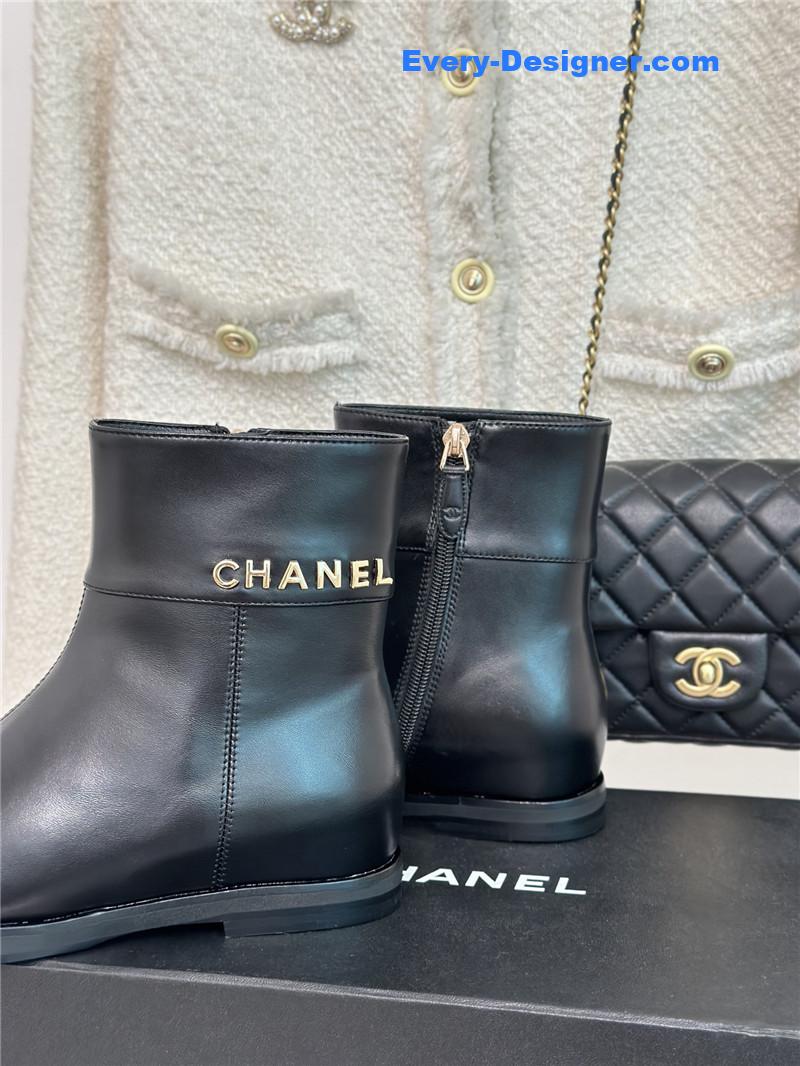 CC logo CC buckle thick heel short boots