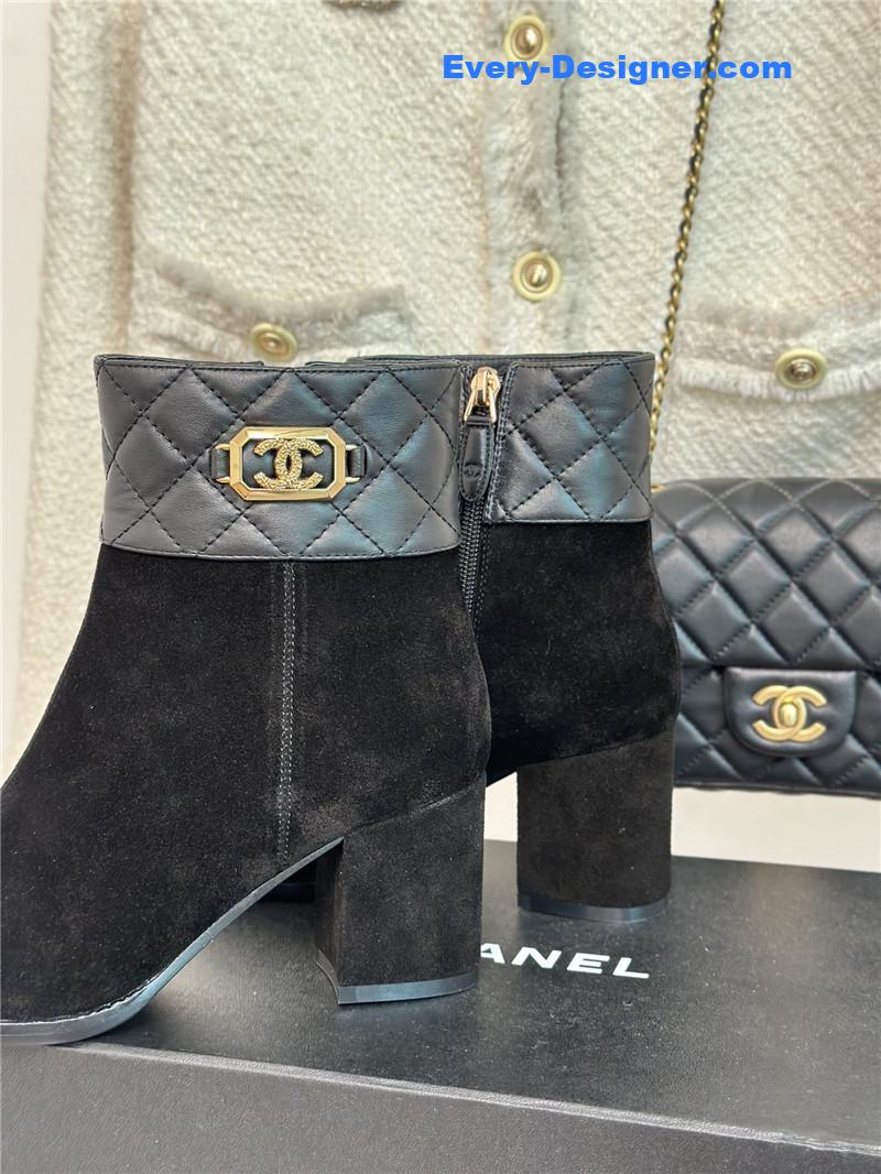 CC logo CC buckle thick heel short boots