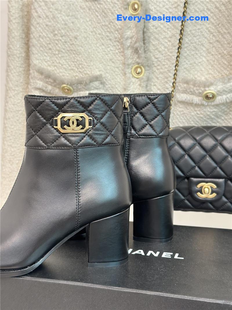 CC logo CC buckle thick heel short boots