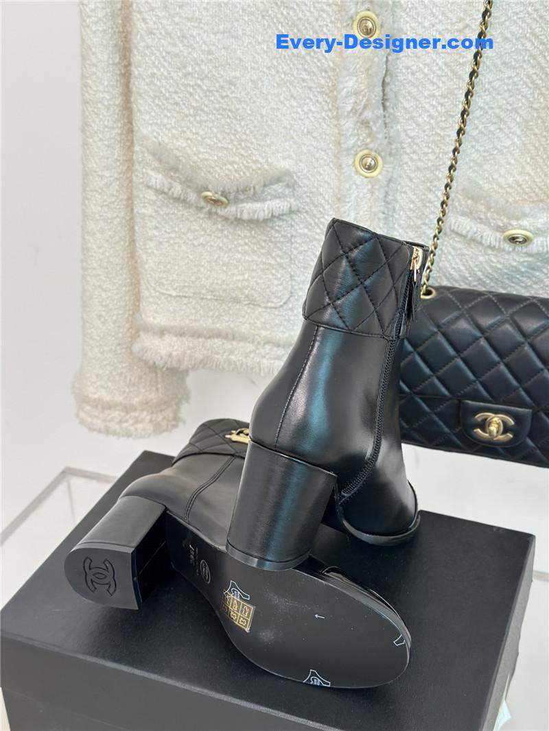 CC logo CC buckle thick heel short boots