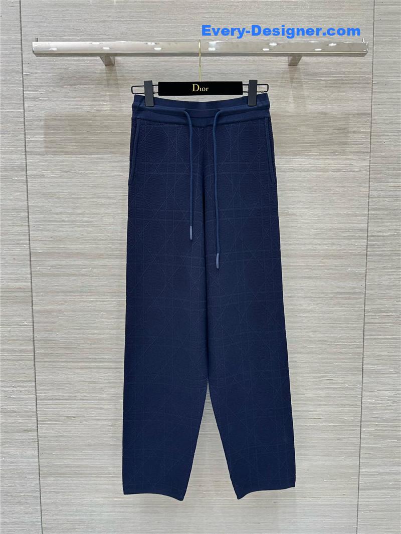 D10r check bee embroidered knitted suit