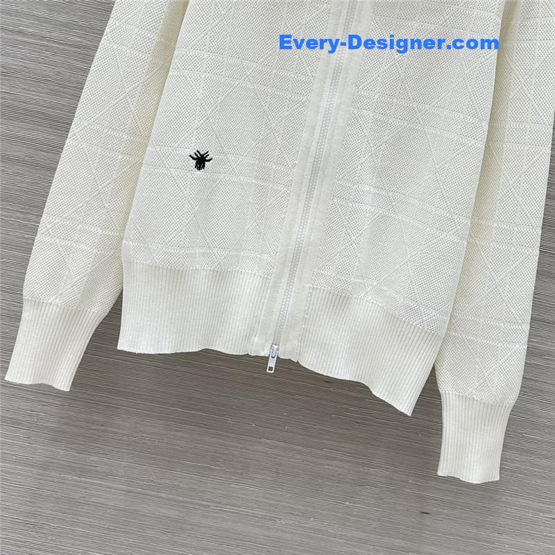 D10r check bee embroidered knitted suit