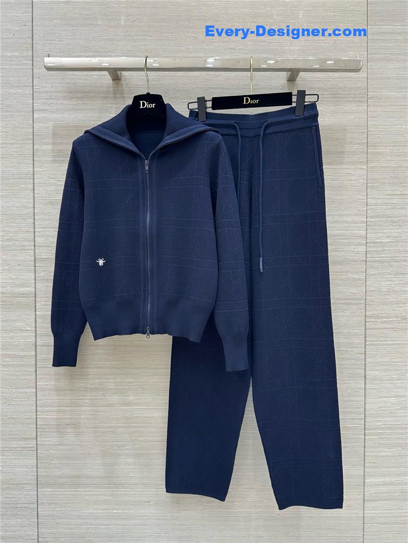 D10r check bee embroidered knitted suit