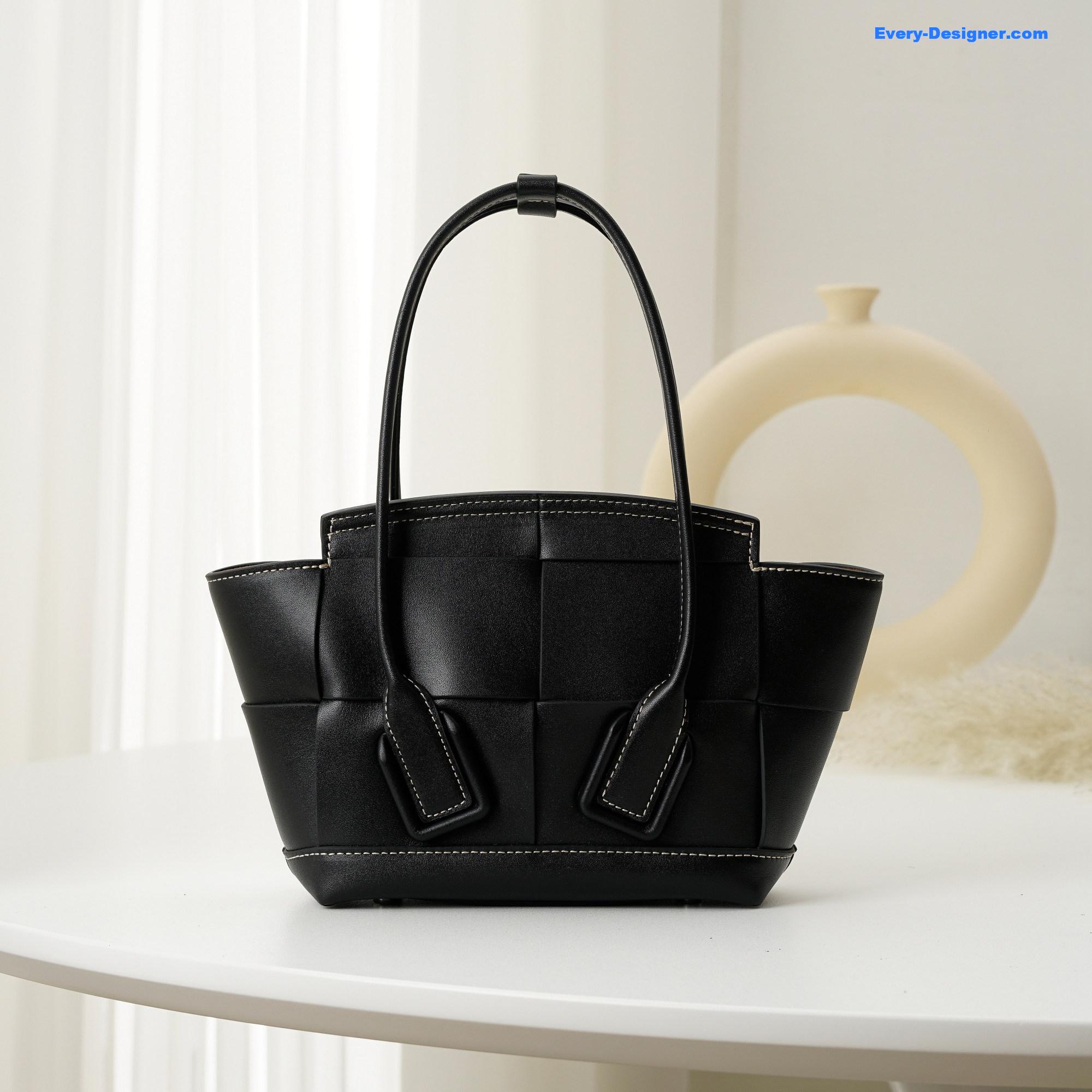 b0tt*ga Ven*ta arco mini leather tote