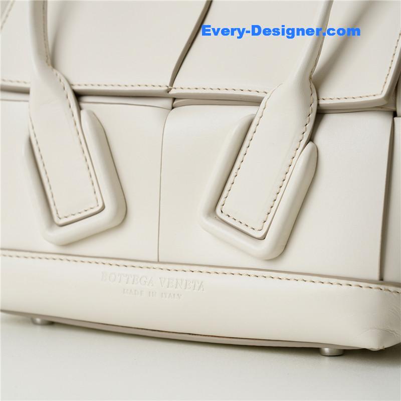 b0tt*ga Ven*ta arco mini leather tote