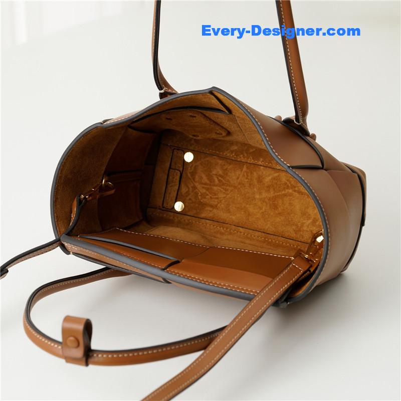 b0tt*ga Ven*ta arco mini leather tote