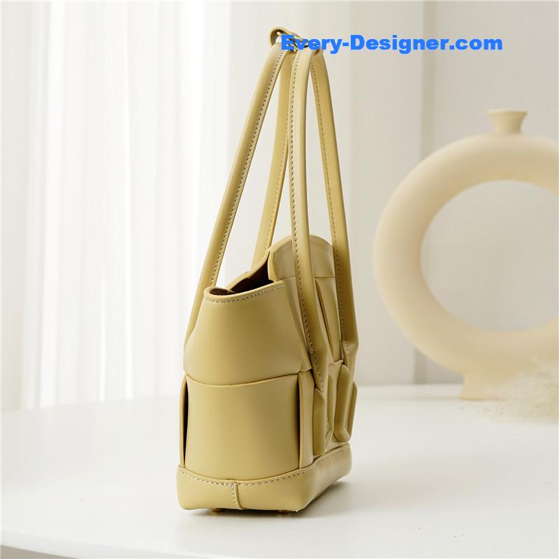 b0tt*ga Ven*ta arco mini leather bag