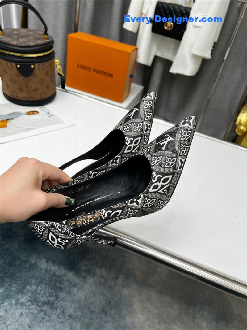 l0vis Vvtt0n lv metal buckle high heels