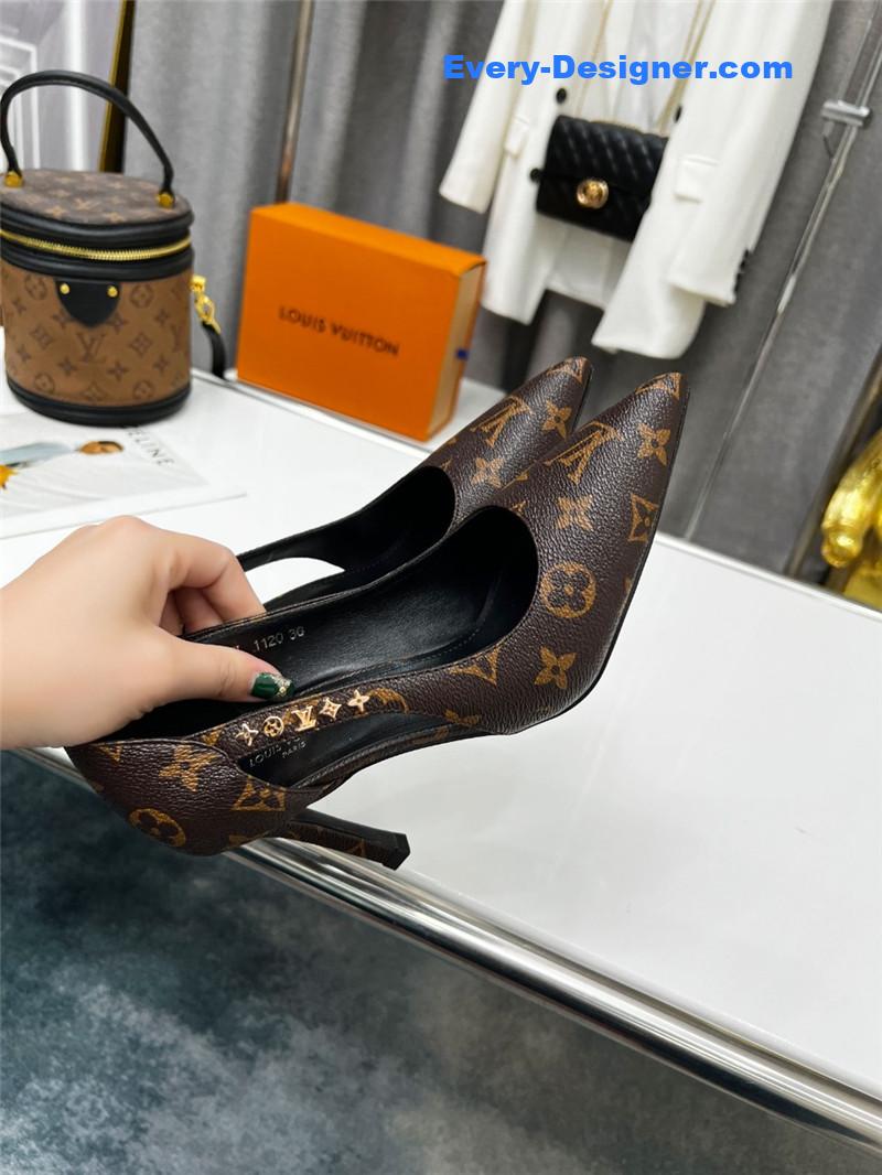 l0vis Vvtt0n lv metal buckle high heels