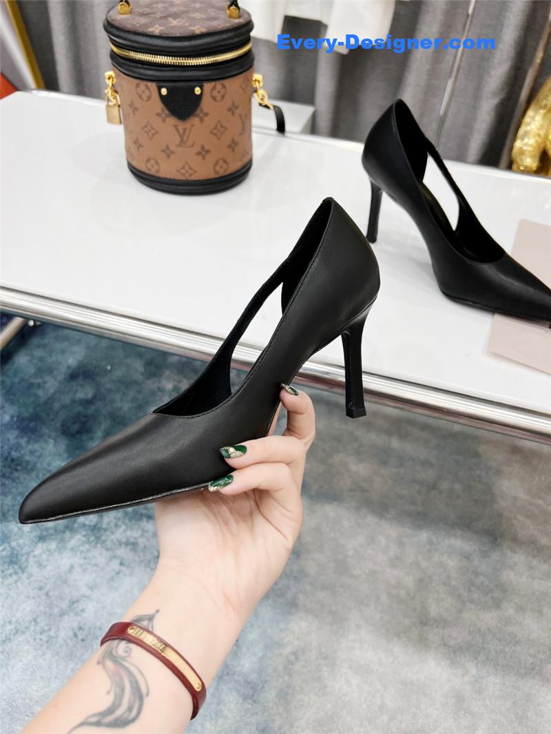 l0vis Vvtt0n lv metal buckle high heels