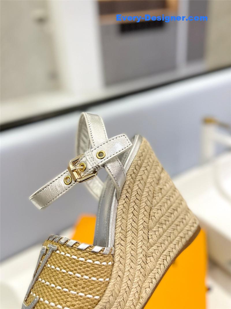 l0vis Vvtt0n lv latest catwalk platform sandals