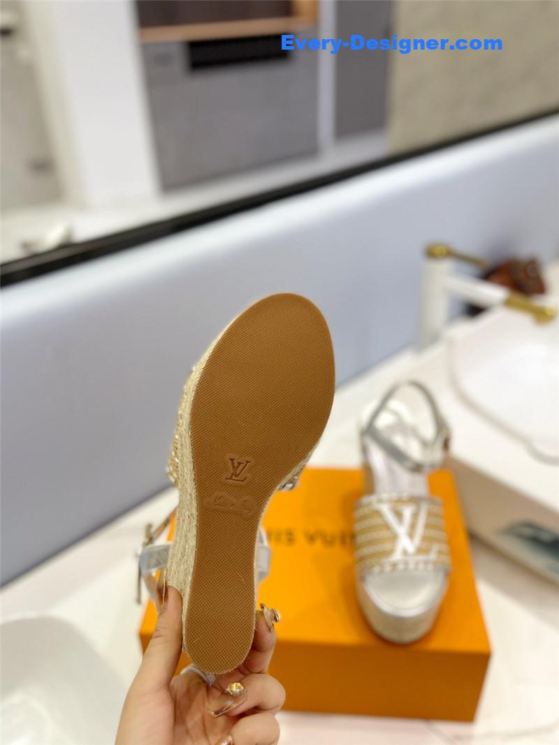 l0vis Vvtt0n lv latest catwalk platform sandals