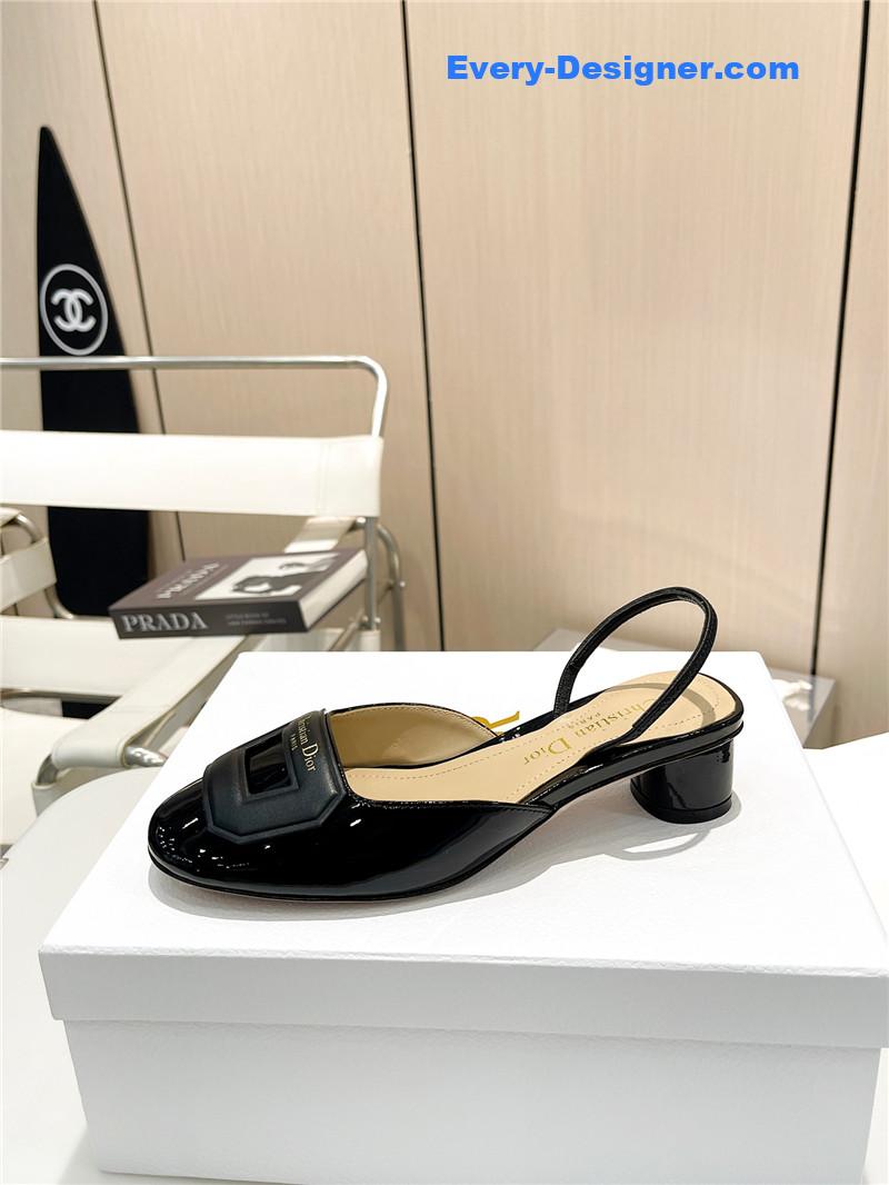 D10r hollow strappy sandals