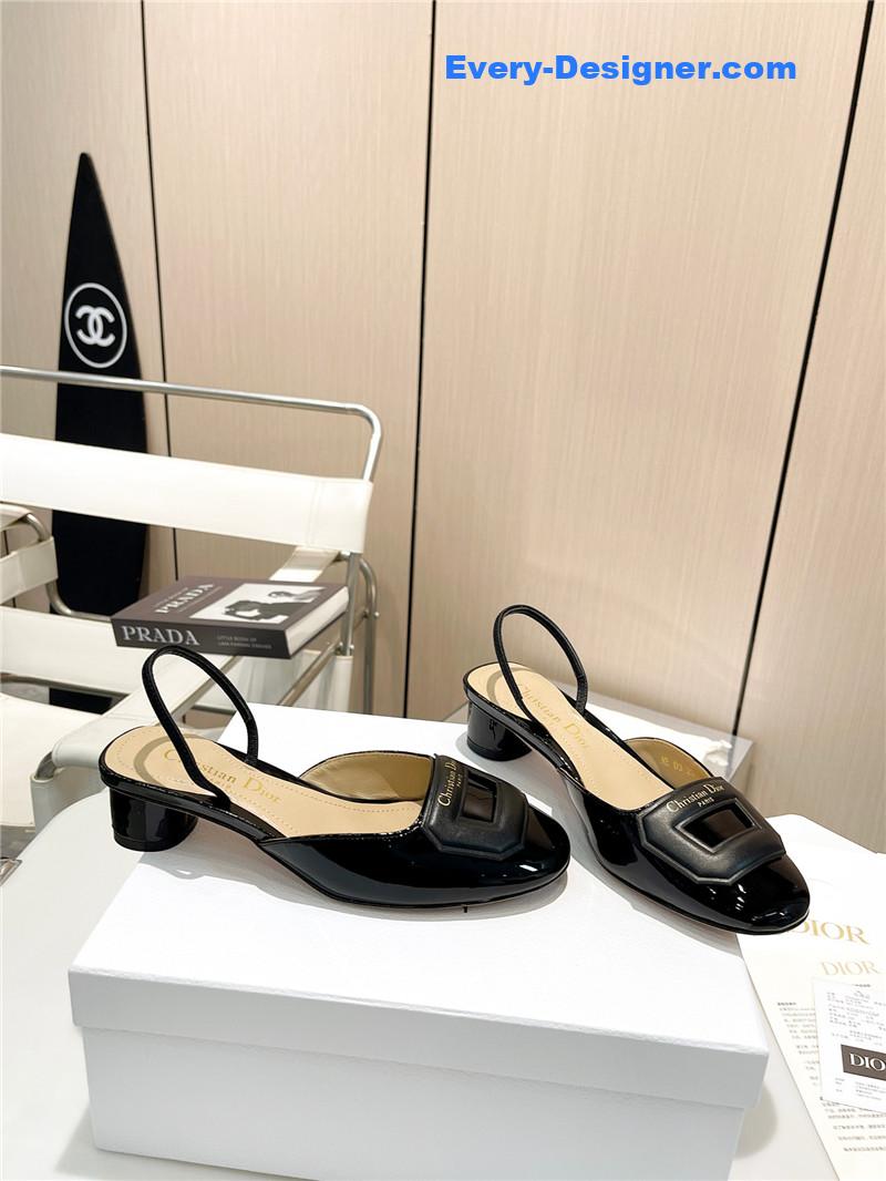 D10r hollow strappy sandals