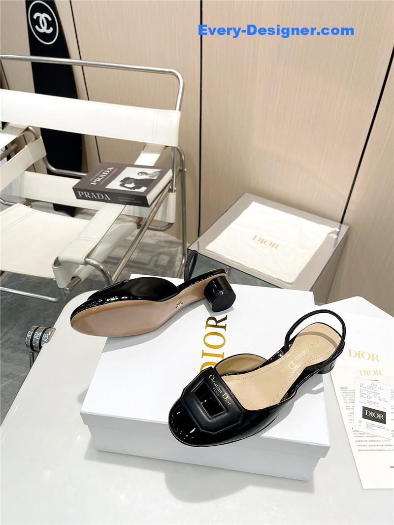 D10r hollow strappy sandals