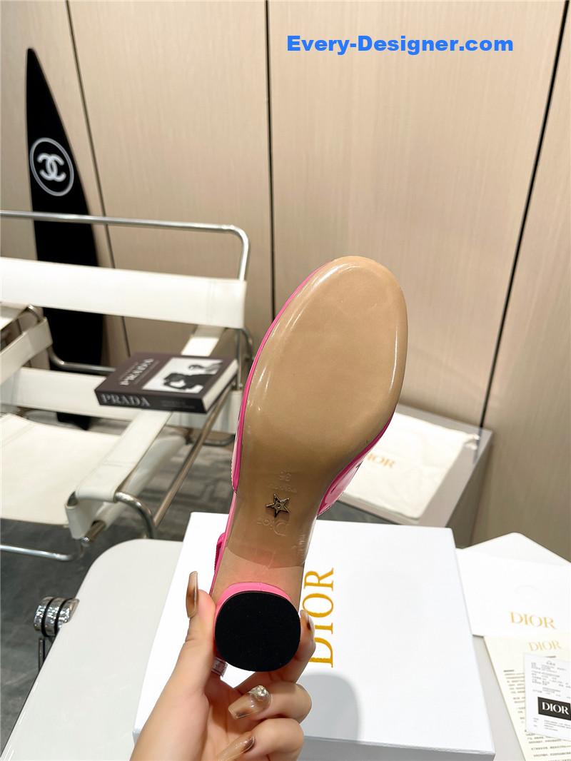 D10r hollow strappy sandals