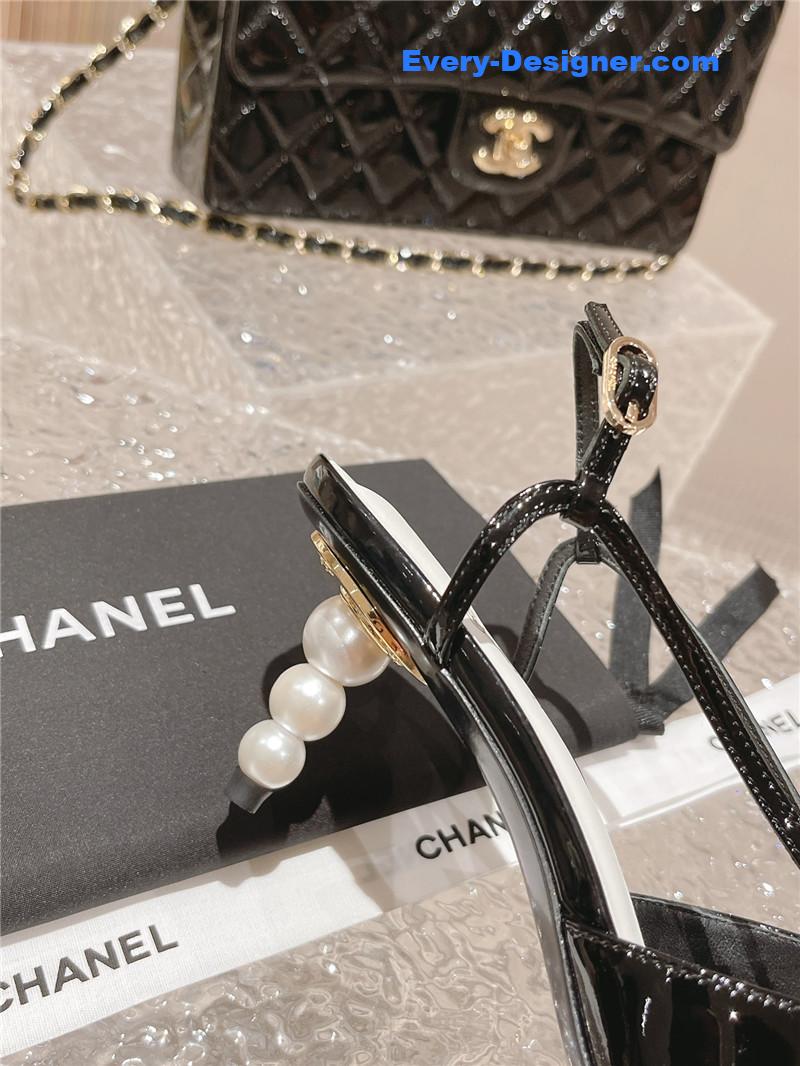 CC explosion models large logo sandals