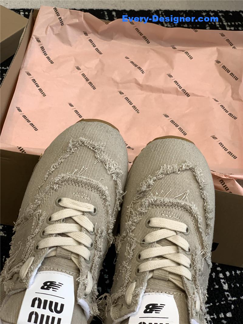 M1um1u retro rough grain upper stitching casual shoes