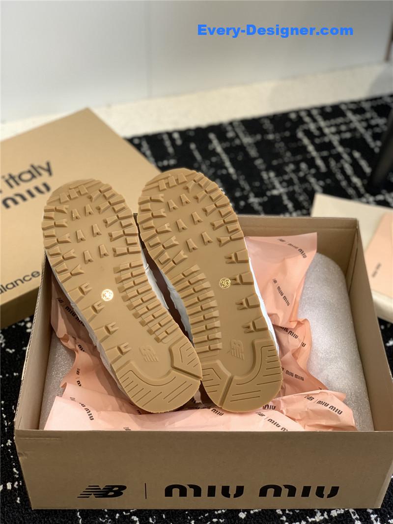 M1um1u retro rough grain upper stitching casual shoes